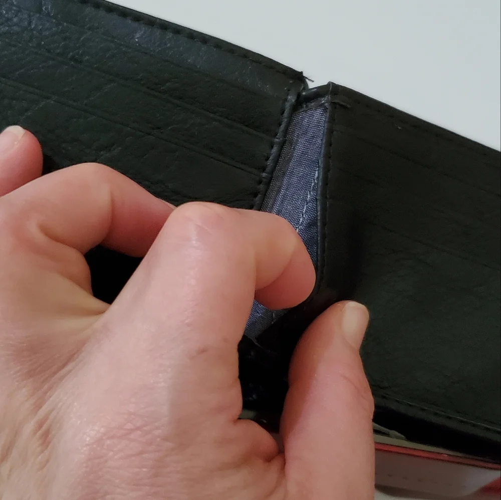 🤩Brand New in box Levi's black leather wallet
